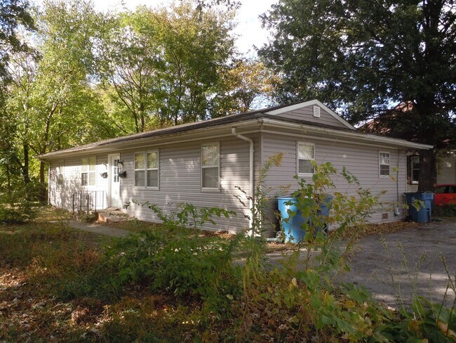 Photo - 831 Strong Ave Apartment