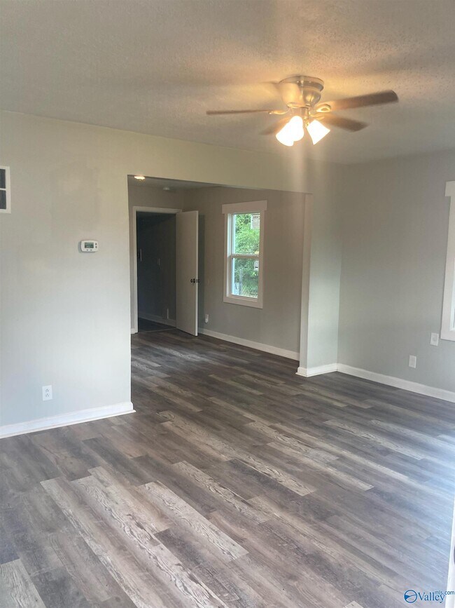 Foto del edificio - 1020 Fairway Dr NW