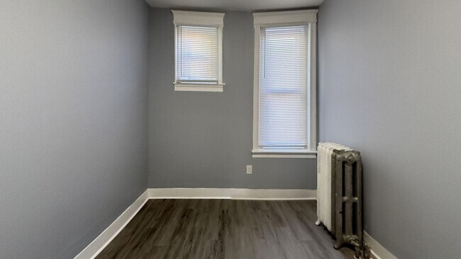 Building Photo - Cozy renovated 3 bedrrom!