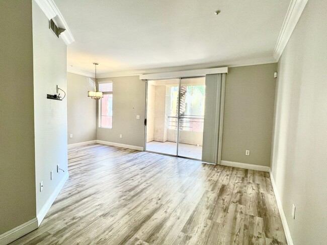 Building Photo - Meridian UNFurnished 1Bdr/1Bath Condo