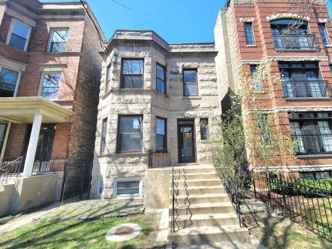 Building Photo - 3734 N Racine Ave