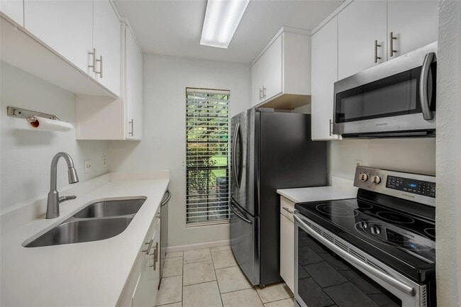 Building Photo - 1601 Faro Dr