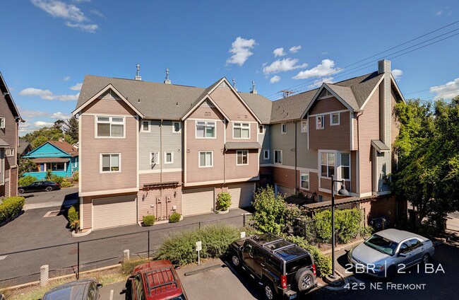 Building Photo - 425 NE Fremont St