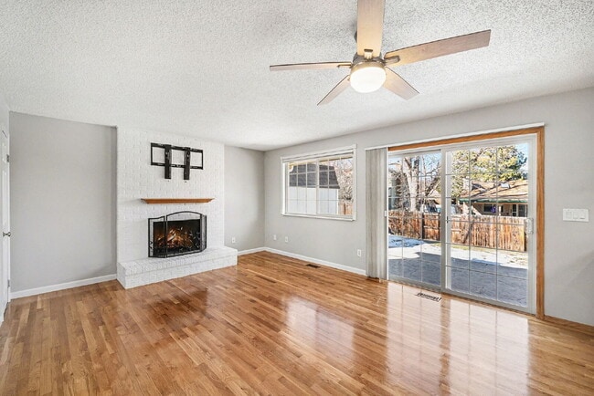 Building Photo - "Spacious 4-Bed Lakewood Gem with Hardwood Floors, Finished Basement & Fireplace - 2970 Sq Ft!"