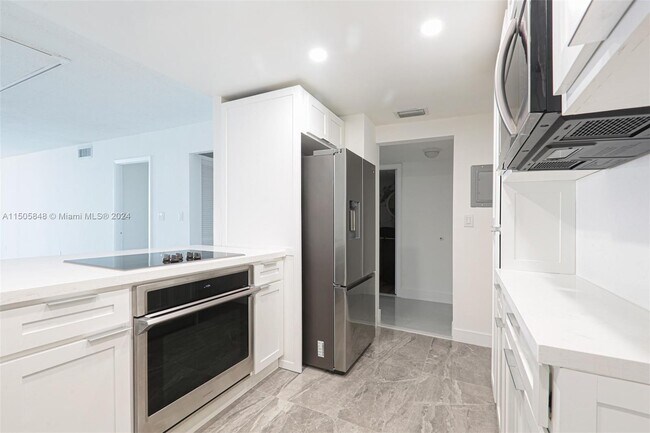 Foto del edificio - 6801 Indian Creek Dr