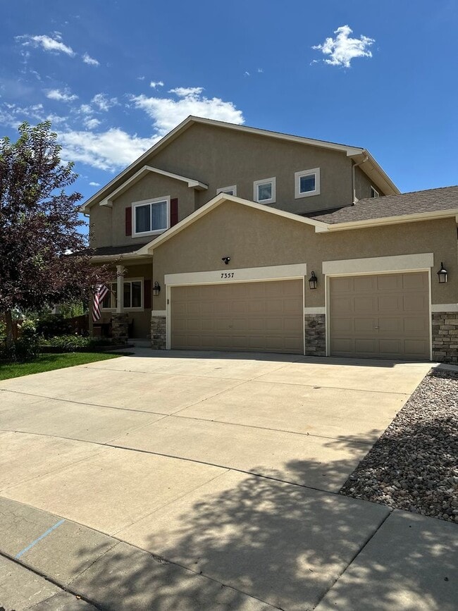 Building Photo - Spacious 5-Bedroom Smart Home Near Peterso...