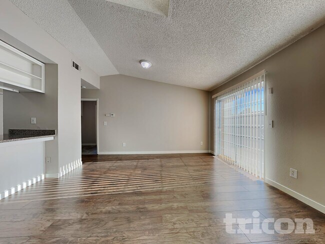 Building Photo - 607 Placer Ln