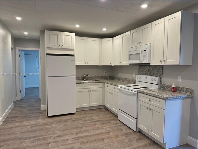 Foto del edificio - 840 NE 17th Terrace