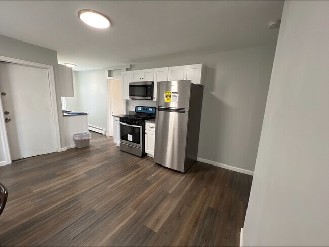 Front entrance kitchen view - 218 Kelsey St