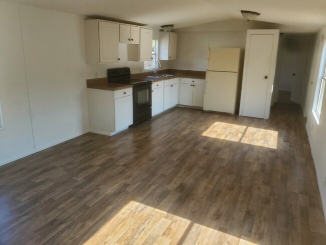 Building Photo - 525 Quarno Rd
