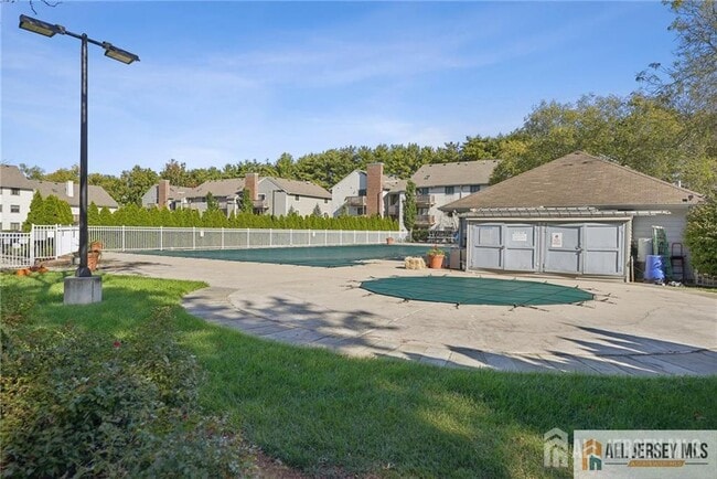 Building Photo - 1609 Ravens Crest Dr