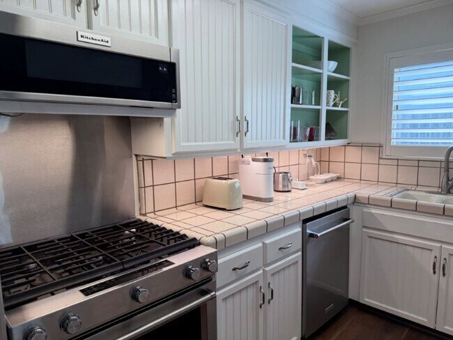 Foto del edificio - 1604 Amherst Way