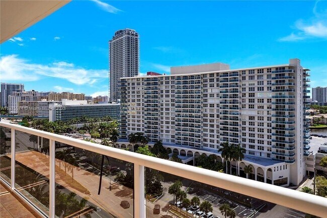 Foto del edificio - 3725 S Ocean Dr