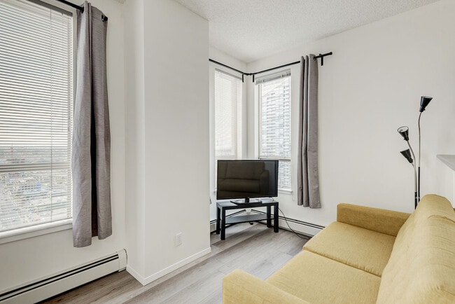 Building Photo - 1053-2301-1010 10 St SW