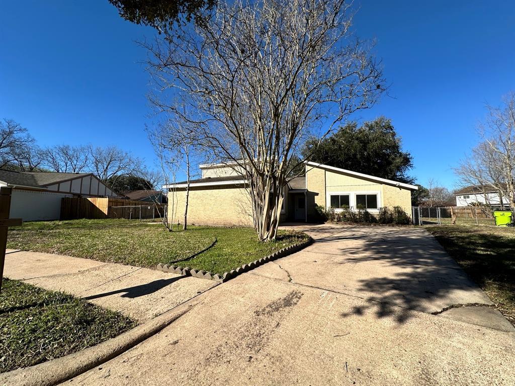 Primary Photo - 1606 Stone Lake Dr