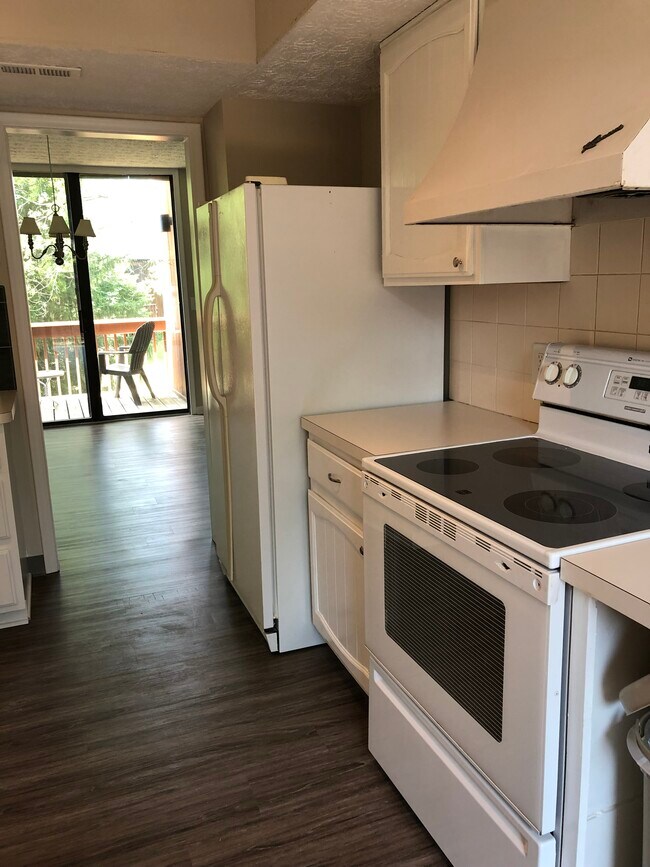 Kitchen II - 4830 Crazy Horse Ln
