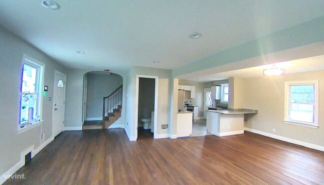 Building Photo - 1102 Parker Ave