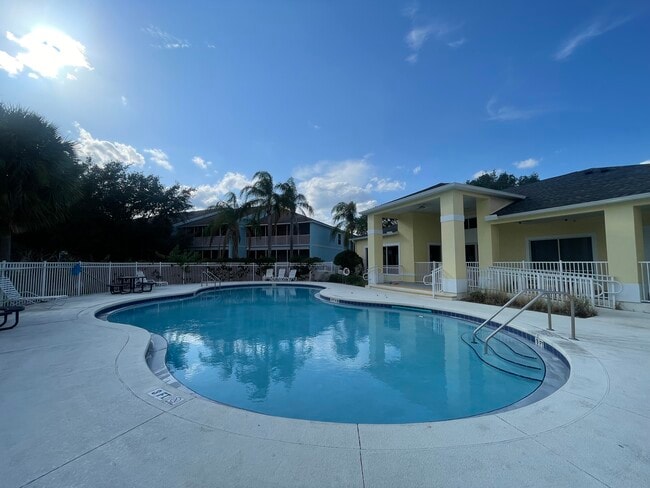 Foto del edificio - 3111 Sun Lake Ct