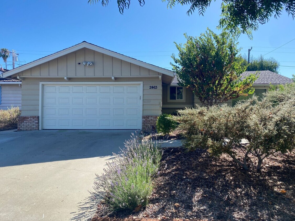 Primary Photo - Gorgeous, Bright and Perfectly Appointed W...
