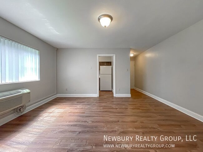 Building Photo - Discover Modern Living at Its Finest in Po...