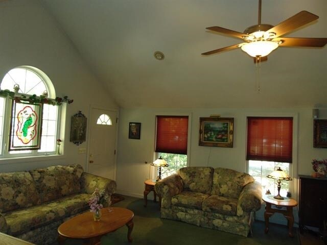 Building Photo - 15 Sandybrook Ln