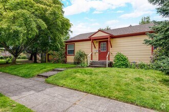 Building Photo - 807 SE 55th Ave