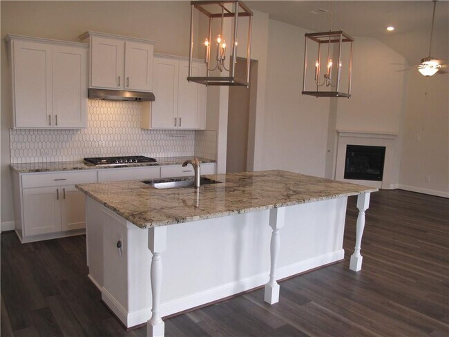 Building Photo - 635 Spinnaker Loop
