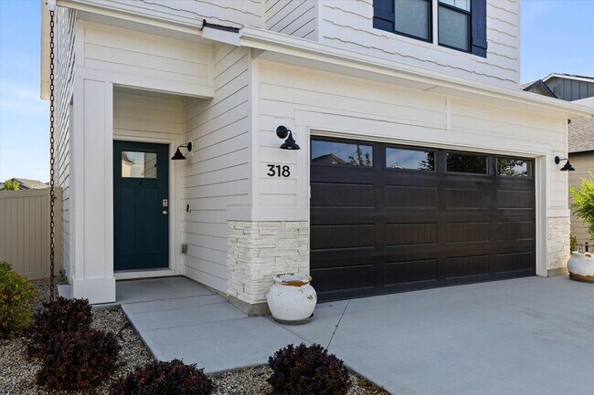 Foto del edificio - 3 bed, 3 bath with over 2000 sq ft!