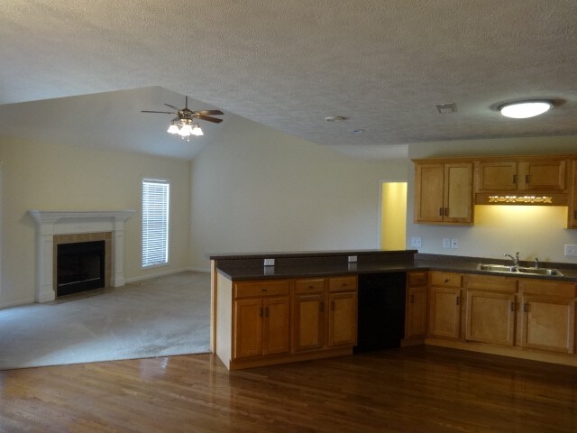 Foto del edificio - 633 Tylertown Rd