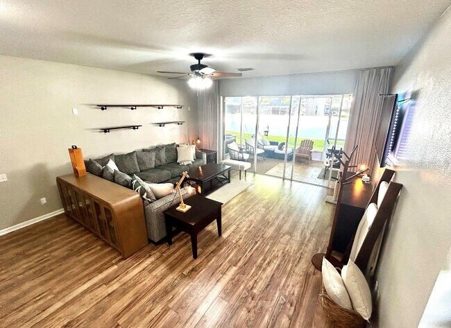 Foto del edificio - 8488 Sandy Beach St
