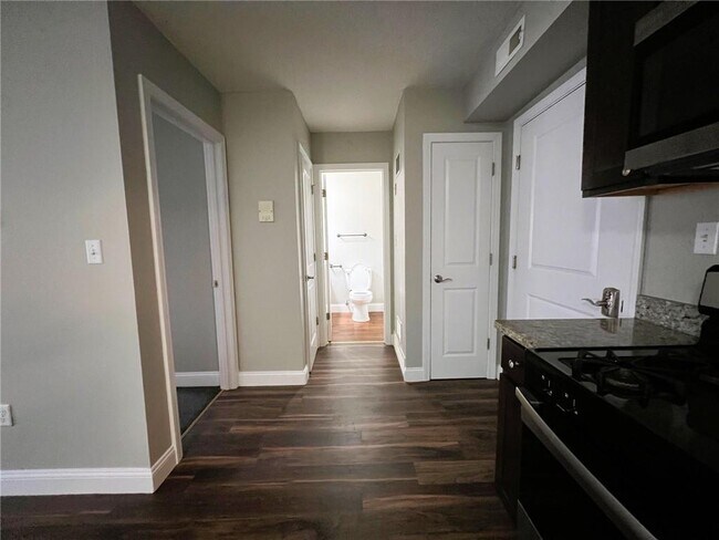 Foto del edificio - 879 Bernon St