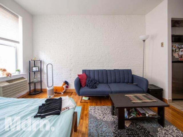 Foto del edificio - 90 E 3rd St