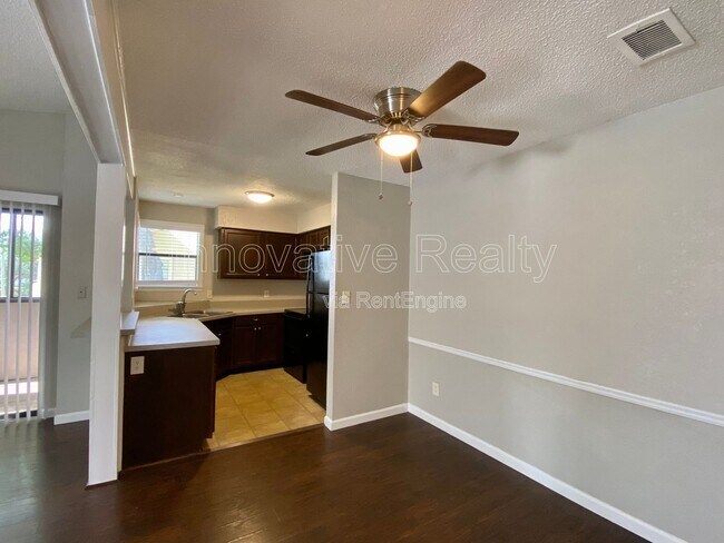 Foto del edificio - 2942 Antique Oaks Cir