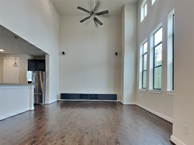 Foto del edificio - 9062 Laverne Cres