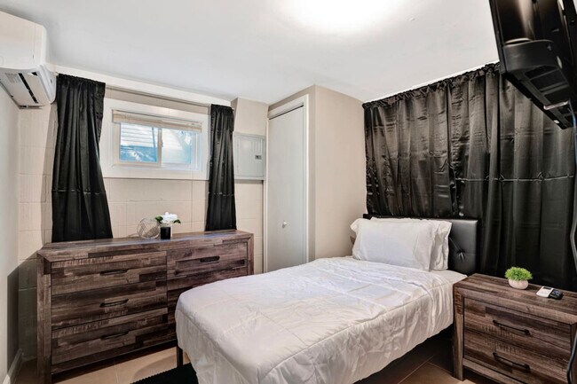 Building Photo - 408 Martin St