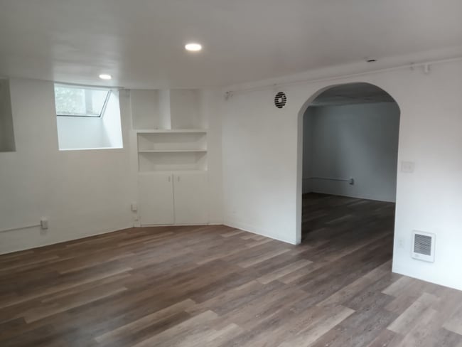 Building Photo - 325 1st Ave