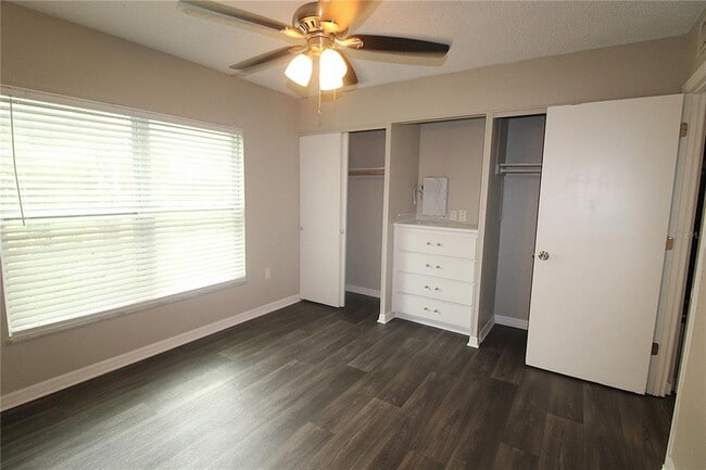 Building Photo - 1872 Phillippi Shores Dr