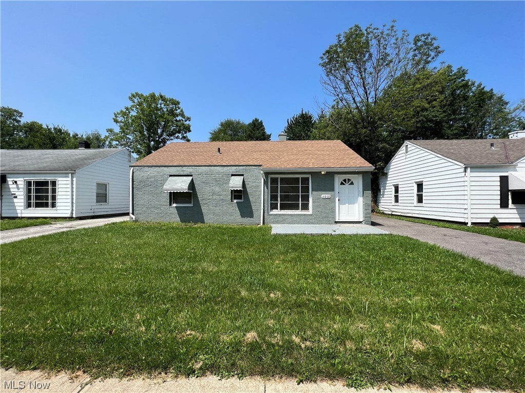 Primary Photo - 3868 E 189th St
