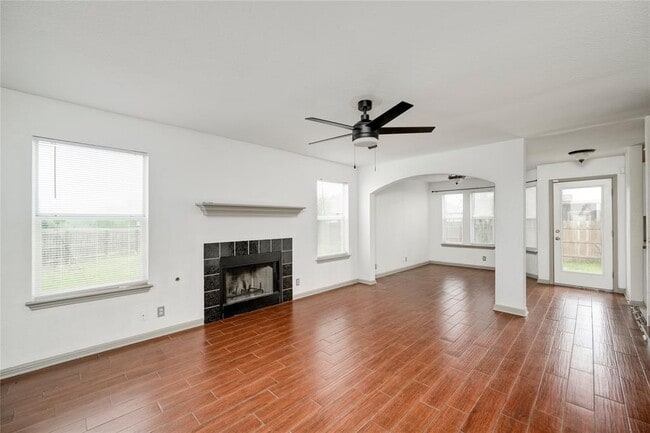 Foto del edificio - 348 Spillway Dr
