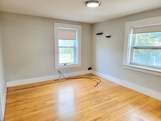 Building Photo - 30 Thayer Pl