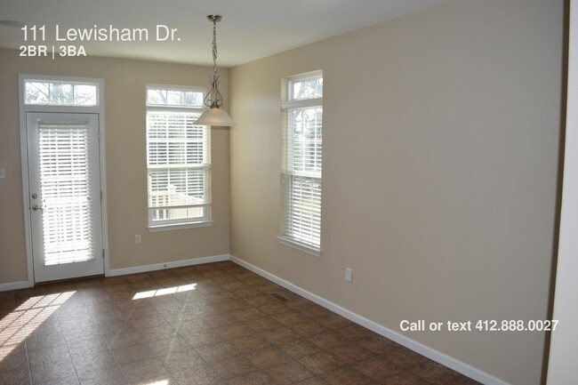 Building Photo - Immaculate end unit Cranberry Townhome