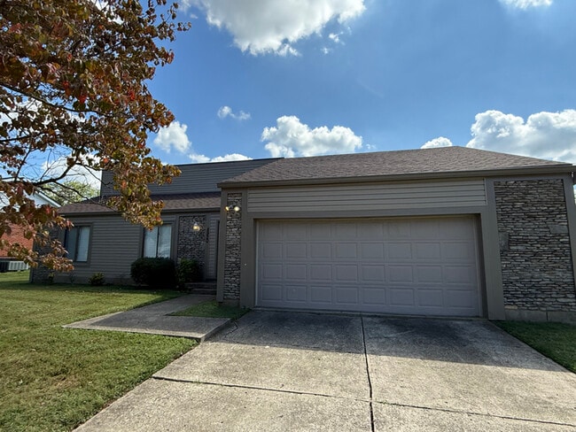 Building Photo - 8920 Thelma Ln