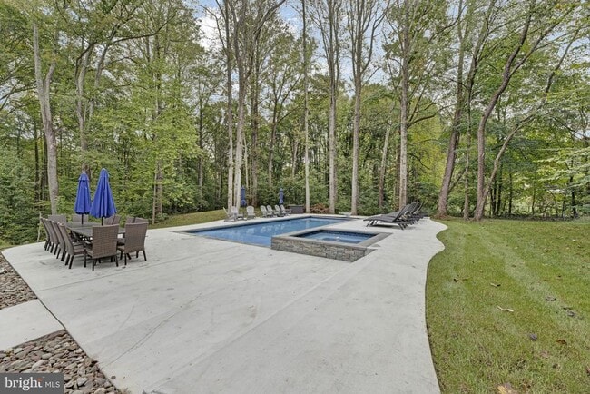 Building Photo - 1085 Pemberton Ln