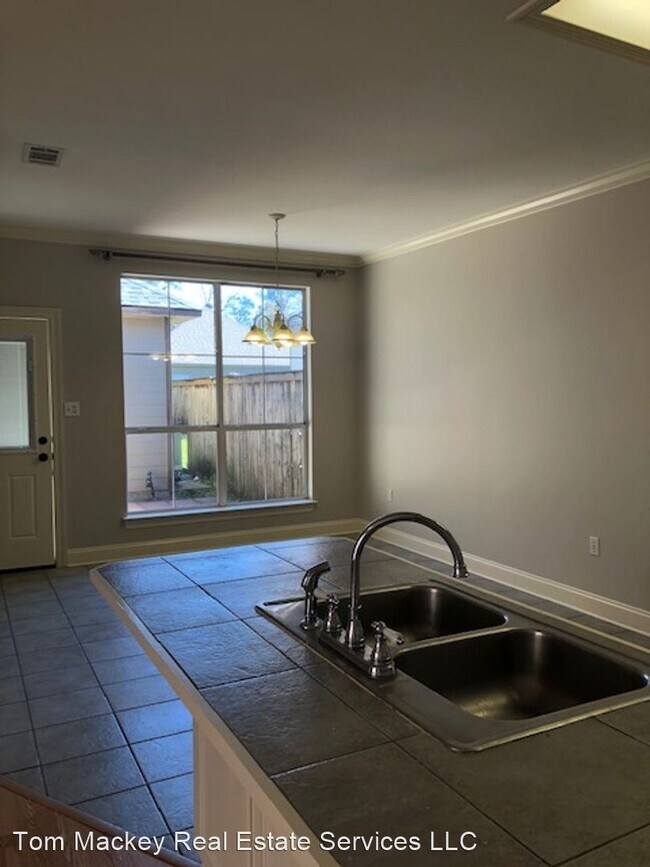 Foto del edificio - 3 br, 2 bath House - 5555 Ducros Dr.