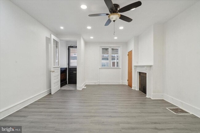 Building Photo - Charming 2-Bedroom Home with Private Yard ...