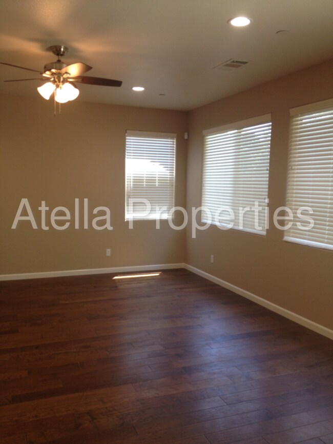 Building Photo - 2464 Chardonnay Pl