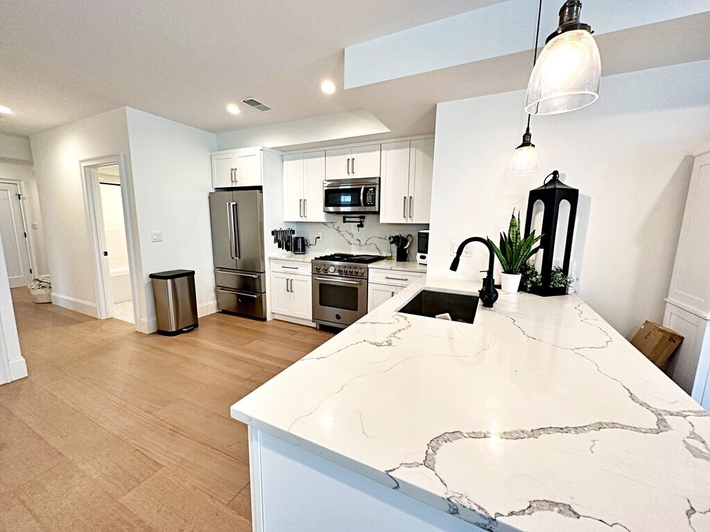Foto principal - 167 Leyden St