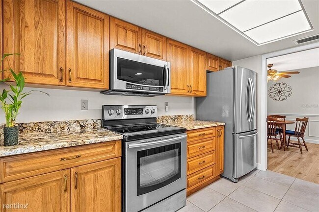 Foto del edificio - 2 br, 2 bath House - 3980 Oakhurst Blvd