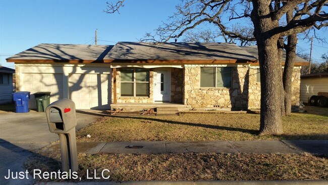 Building Photo - 3 br, 1.5 bath House - 2105 Liberty St.