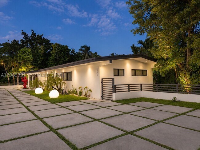 Foto del edificio - 6025 SW 72nd Ave